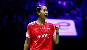 Tunggal putri Indonesia Putri Kusuma Wardani lolos ke semifinal&nbsp;Kejuaraan Dunia Bulu Tangkis 2025&nbsp;setelah &nbsp;mengalahkan Pusarla V. Sindhu dari India. Putri KW menang rubber game 21-14, 13-21, dan 21-16 di Adidas Arena, Paris, Prancis, Jumat (29/8). (foto: PBSI)