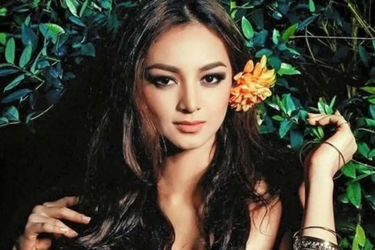 Kylie Versoza/copyright Owen Reyes Photography