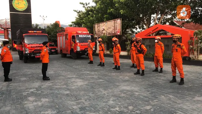 persiapan personel Basarnas Palu menuju Majene