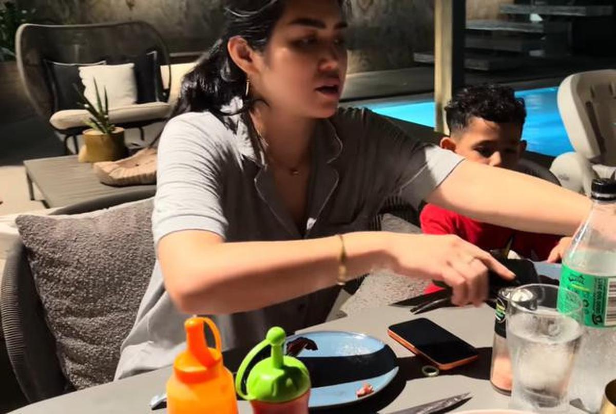 6 Potret Dapur dan Meja Makan Rumah Jessica Iskandar dan Vincent Verhaag, Minimalis dan Mewah