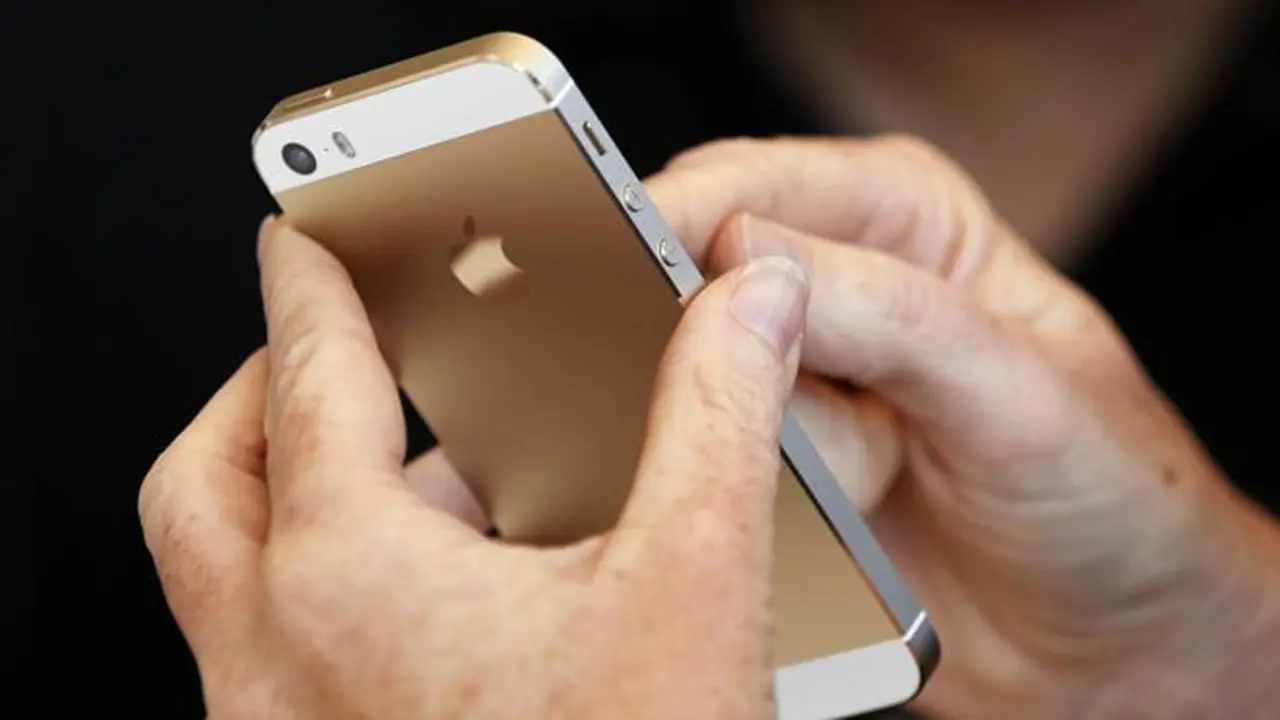 iphone-gold-130924c.jpg