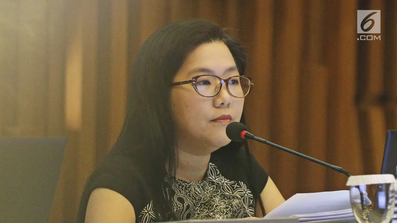 Direktur PT Surya Citra Media Tbk Rusmiyati Djajaseputra, menyampaikan paparan publik PT. SURYA CITA MEDIA. Tbk di SCTV TOWER, Jakarta, Senin (18/12)