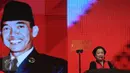 Ketua Umum PDIP Megawati Soekarnoputri saat berpidato dalam penutupan Rakernas I PDIP di Jakarta, Selasa (12/1/2016). Megawati meminta kadernya untuk segera mulai mempersiapkan diri dalam menghadapi tahun 2017. (Liputan6.com/Faizal Fanani)