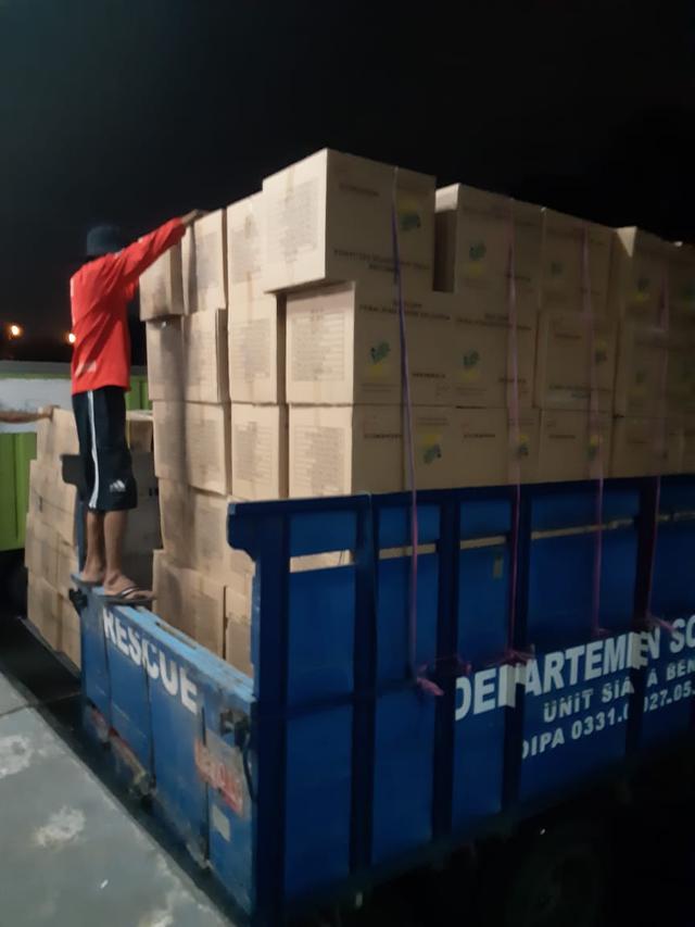 Kemensos Salurkan Bantuan Rp 2,6 Miliar untuk Kebutuhan Dasar Korban Bencana di Flores Timur dan Lembata