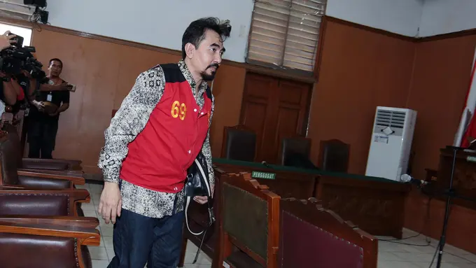 [Bintang] Gatot Brajamusti