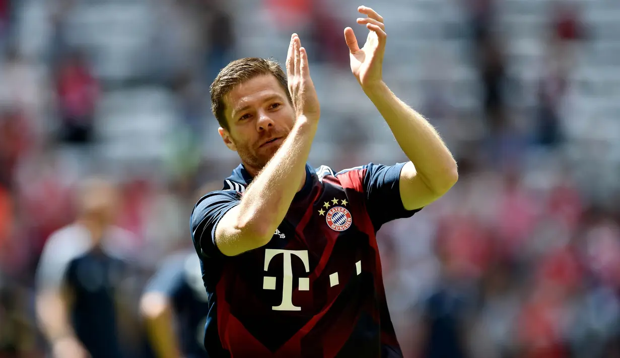 7. Xabi Alonso - Pria asal Spanyol ini pernah merasakan dilatih Jose Mourinho saat memperkuat Real Madrid. Namun pada 2014  ia pindah ke Bayern Munchen yang ditangani Guardiola dan sukses menguasai pentas domestik. (AFP/Christof Stache)