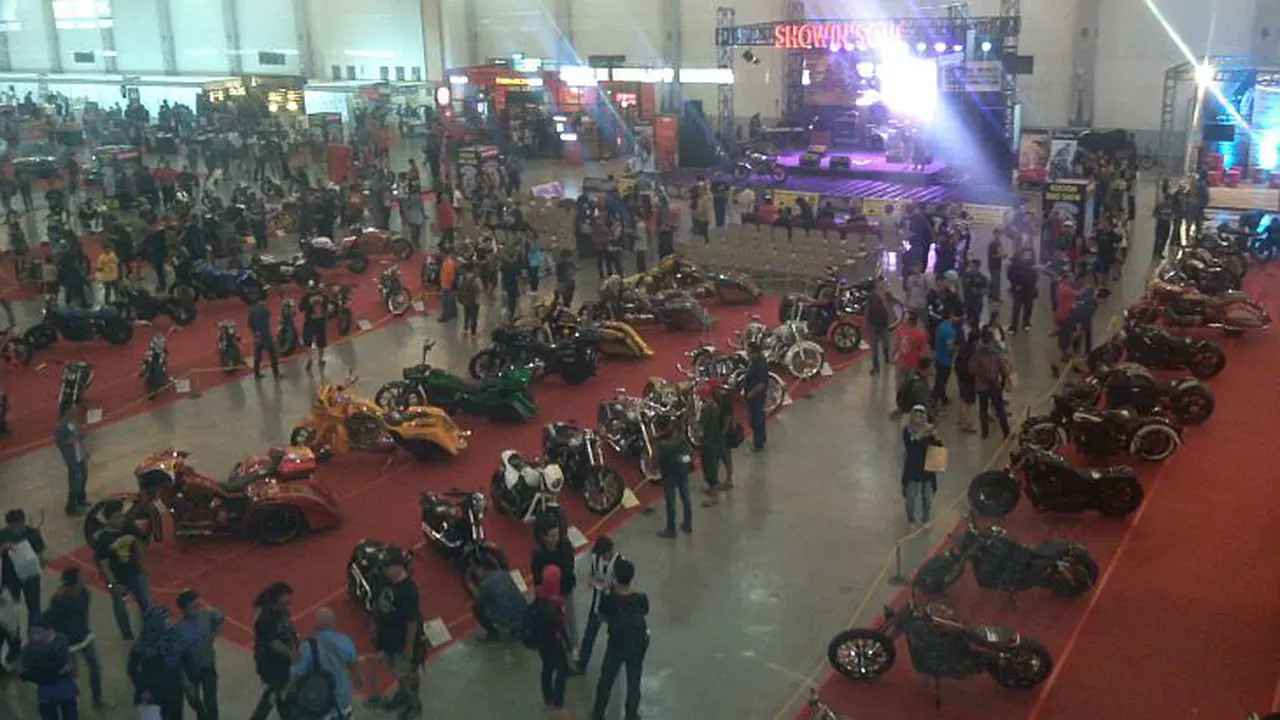 150 Motor dan 17 Mobil Ramaikan Kustomfest 2015