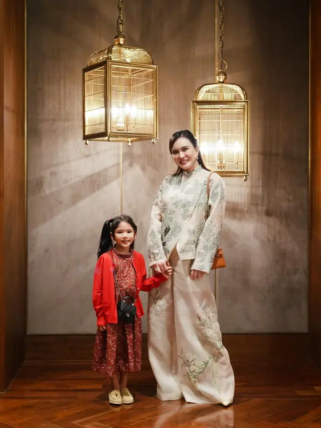 Serasi dan Penuh Cinta! Gaya Kompak Artis Ibu Tunggal Rayakan Imlek Bersama Buah Hati, Gisella Anastasia hingga Rachel Vennya