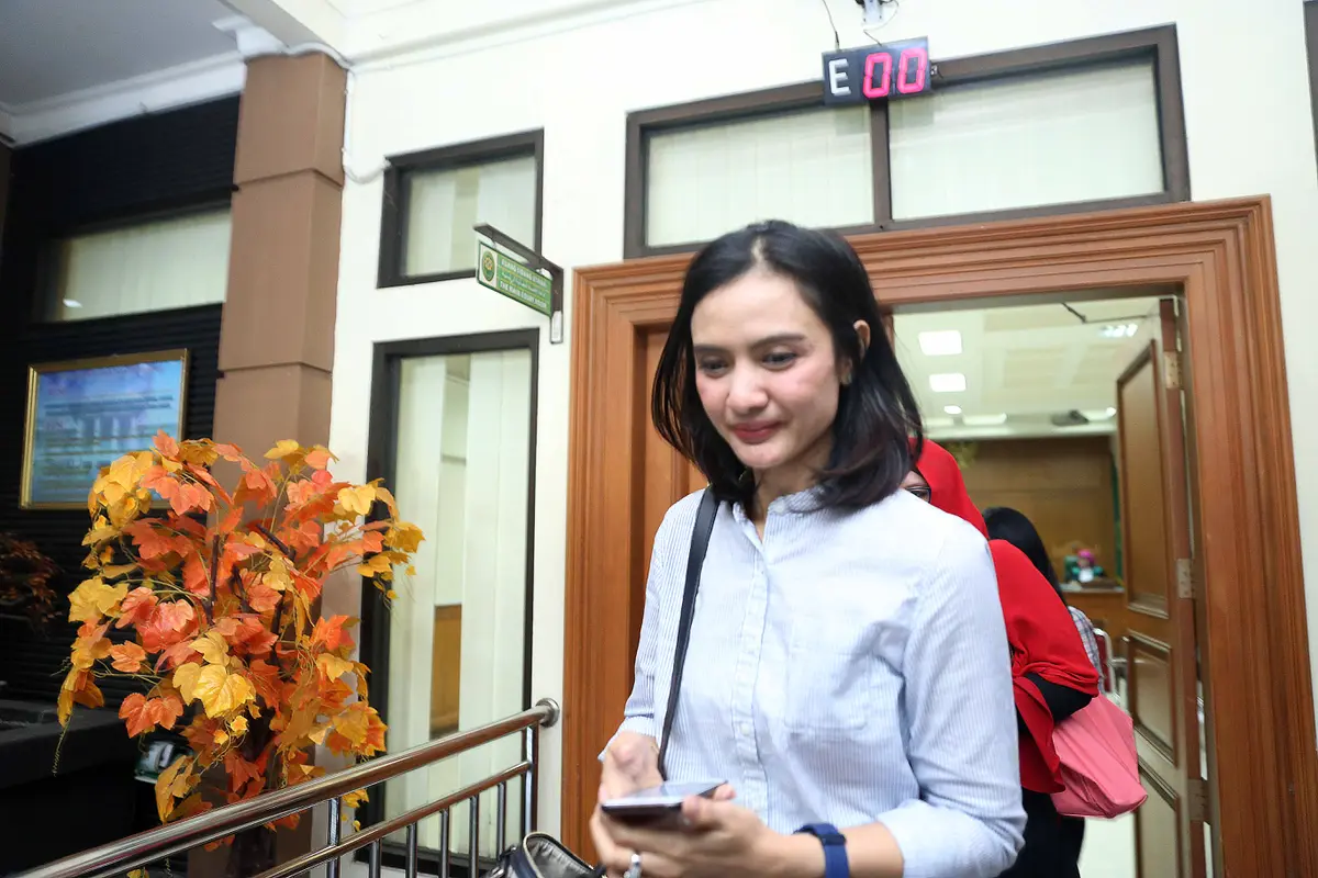 [Bintang] Ade Maya