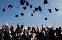 48 Caption Ig Wisuda Lucu untuk Diri Sendiri dan Sahabat, Berkesan Positif