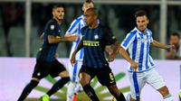 Gelandang Inter Milan, Joao Mario, menjalani debut pada laga kontra Pescara di Stadion Adriatico, Pescara, Minggu (11/9/2016) atau Senin dini hari WIB. (dok. Twitter Inter Milan)