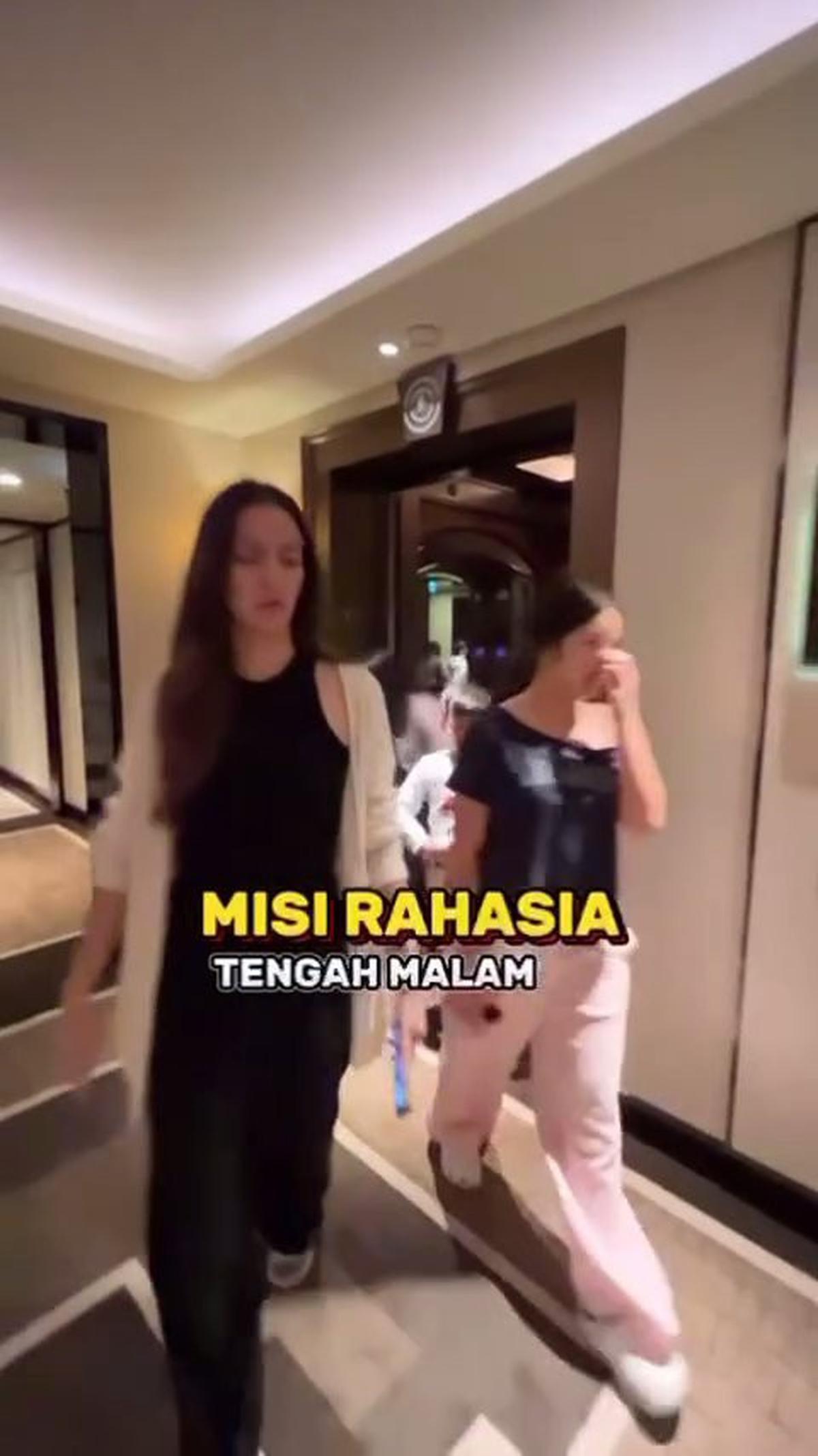 Momen Nia Ramadhani dan 3 Anaknya Beri Kejutan Ultah untuk Aburizal Bakrie, Jadi Misi Rahasia Saat Tengah Malam