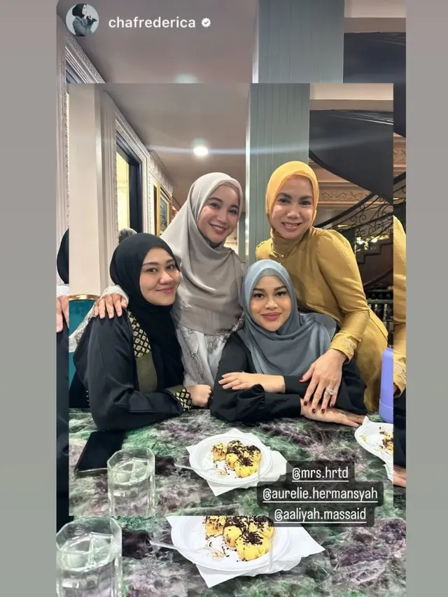 Potret Aaliyah Massaid dan Kawanan Artis Lainnya (Instagram/@chafrederica)