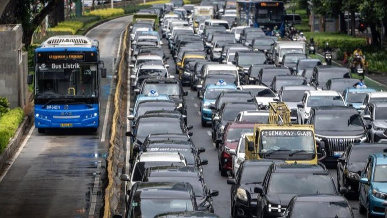 Ada Demo di Tendean, Transjakarta Koridor 9 dan 13 Alami Keterlambatan