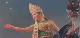 Yura Yunita berperan sebagai Mahadewi dengan pesona khas penguasa Pantai Selatan berbalut kostum hijau emas [@yurayunita]