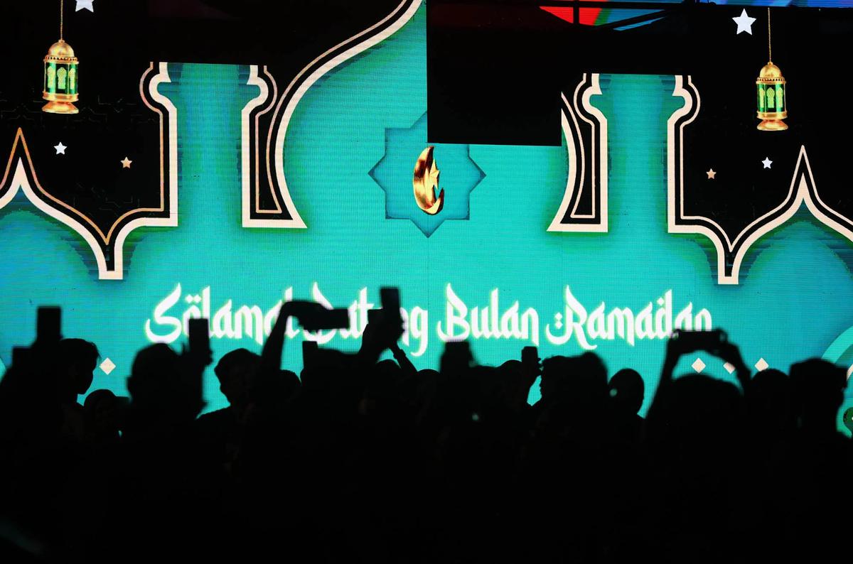 FOTO: Harmoni Imlek dan Ramadhan di Bundaran HI