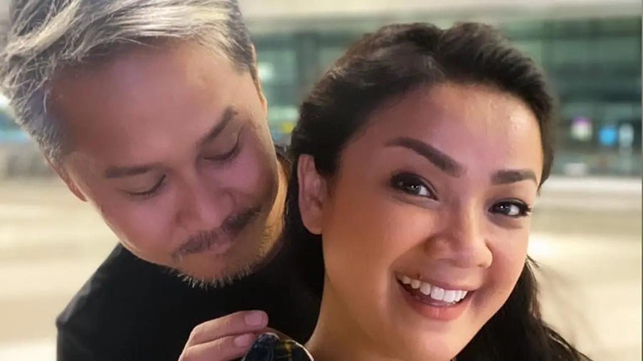 [Fimela] Nirina Zubir dan Ernest Cokelat