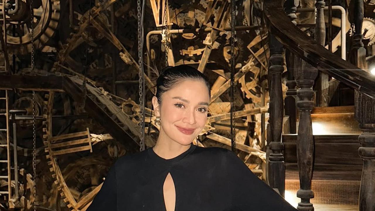 Potret Andi Annisa Iasyah Pakai Baju Hitam, Dari Casual hingga Sporty yang Kece Abis