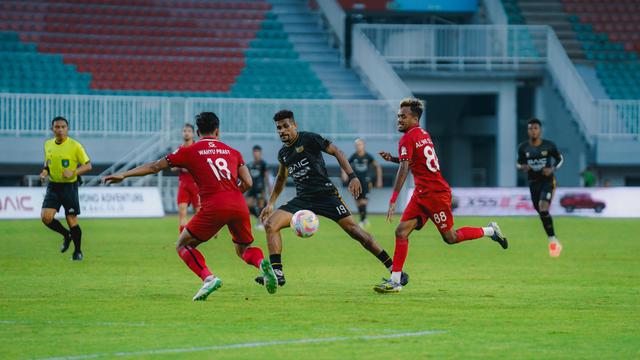 Ricky Kambuaya, Alwi Slamat, dan Wahyu Prasetyo - Dewa United Vs Malujt United