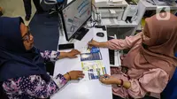 Menteri Keuangan Sri Mulyani juga merinci penerimaan pajak dari PPh Non Migas tercatat Rp 377 triliun atau setara 35,45% dari target APBN 2024. (Liputan6.com/Angga Yuniar)