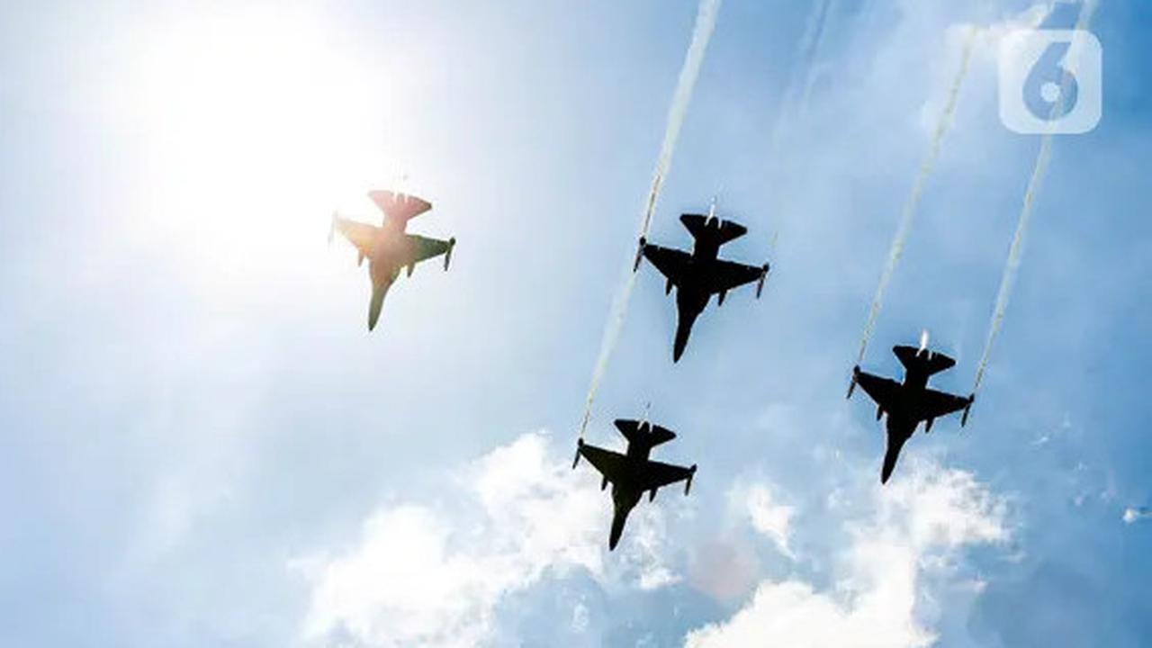 Berkacamata Hitam, Begini Potret Gagah Pilot The Black Panther Latihan Jelang HUT Ke-79 TNI