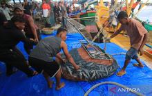 Kapal Tanker Malaysia Selamatkan Tiga Nelayan Indonesia yang Terombang-ambing di Laut