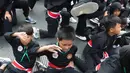 Pesilat dari berbagai perguruan silat se-Jabodetabek mengikuti Flash Mob Pencak Silat saat kegiatan CFD di kawasan Bundaran HI Jakarta, Minggu, 9 Agustus 2026. (KLY/Arie Basuki)