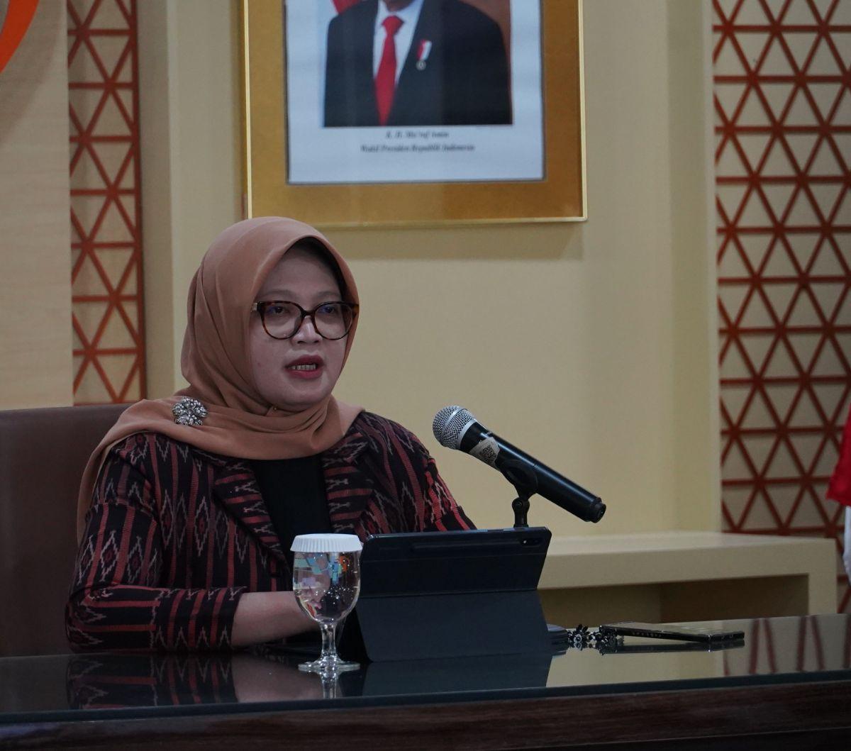"Secara kumulatif hingga Oktober 2023, total surplus neraca perdagangan tahun ini lebih rendah dibandingkan tahun lalu," kata Pudji.
