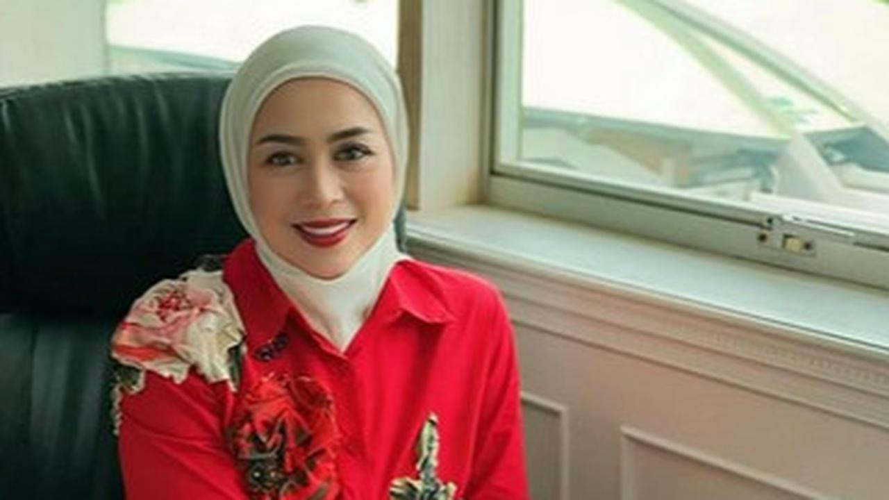 Jadi Istri Pejabat, Potret Shanty Istri Denny Cagur Cantik Menyala saat Kumpul Bareng Istri-istri Anggota DPR