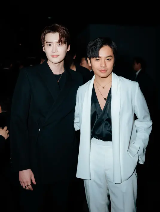 Satu lagi aktor Korea Selatan yang turut hadir di event BVLGARI di Seoul ini adalah Lee Jong Suk. [Foto: Instagram/angga]