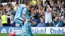Pemain Manchester City, Aleksandar Kolarov merayakan gol ke gawang Everton pada laga Liga Premier Inggris di Stadion Goodison Park, Inggris, Minggu (24/8/2015). City berhasil menaklukan Everton 2-0. (Reuters/Andrew Yates)