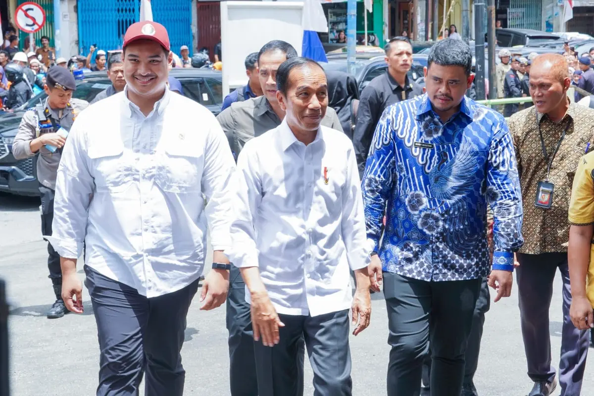 Jokowi.
