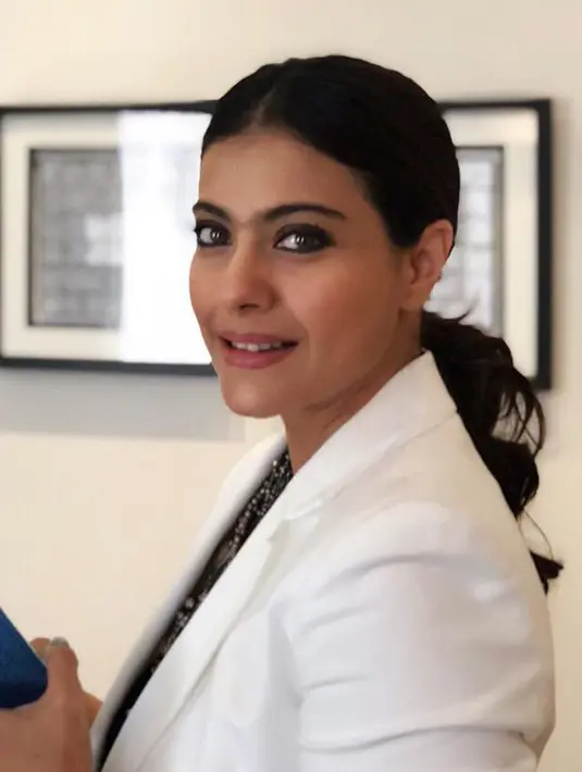 Banyak netizen yang terfokus akan pesona dari bintang Bollywood ini. Meski telah berusia 45 tahun, Kajol memiliki wajah yang tetap terlihat awet muda. (Liputan6.com/IG/@kajol)