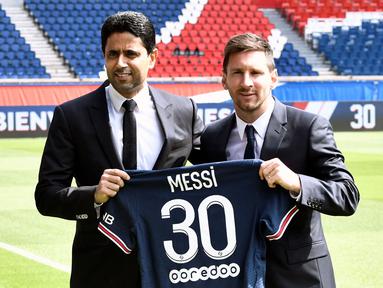 Lionel Messi resmi bergabung dengan Paris Saint-Germain dengan nomor punggung 30. Nomor ini sebenarnya pernah dipakai oleh La Pulga di awal karienya bersama Barcelona. Messi bergabung dengan PSG dengan berstatus bebas transfer. (Foto: AFP/Stephane De Sakutin)