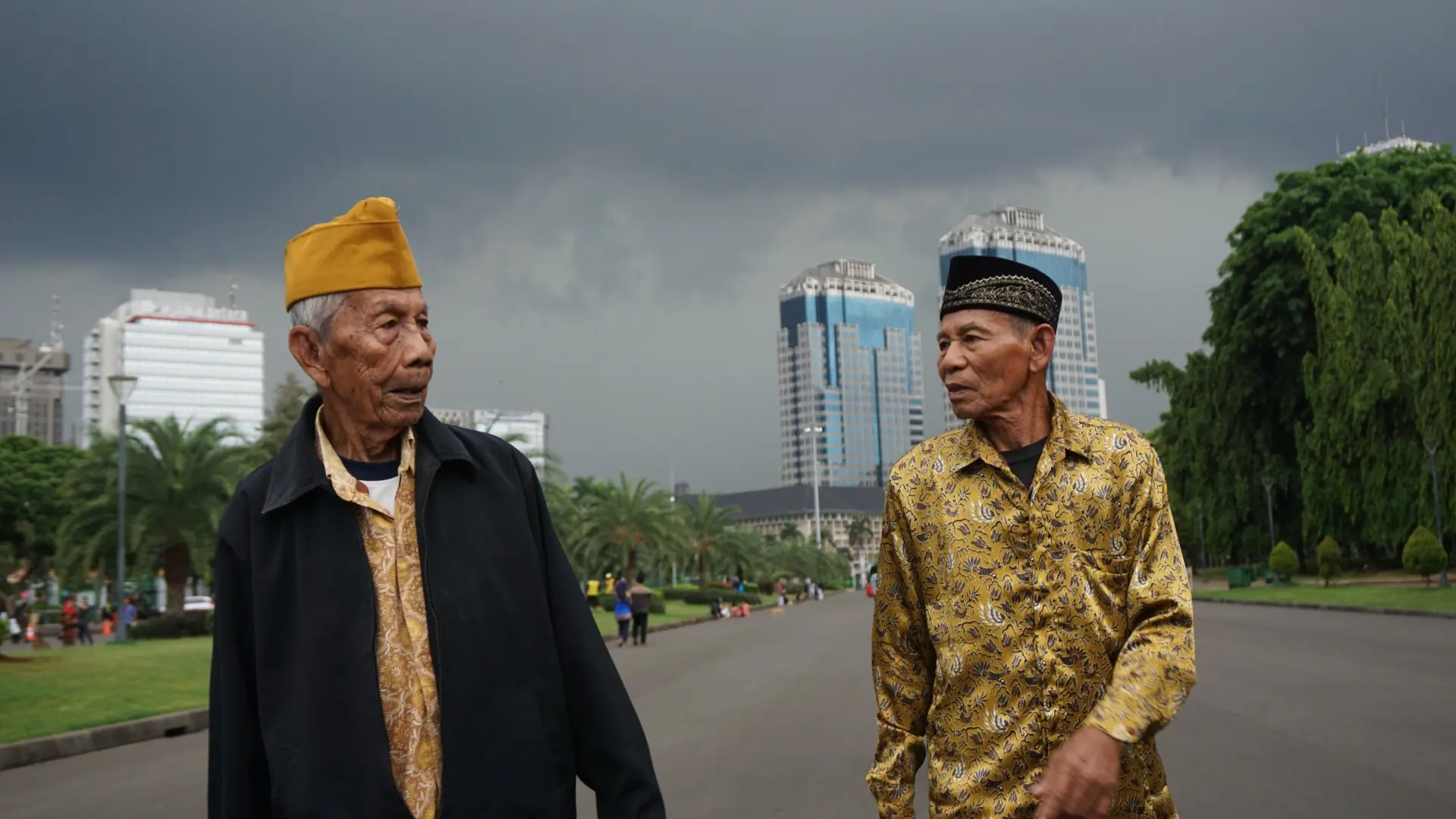 Dalijan dan Kawit saat mengunjungi Monumen Nasional (Monas) di Jakarta. (Sumber Foto: Istimewa)