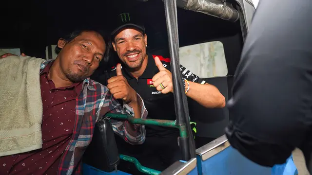 Pembalap Pertamina Enduro VR46 Racing Team Keliling Jakarta
