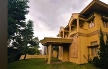 Potret Rumah Mewah Bak Istana Tukul Arwana Sudah 24 Tahun Tak Dihuni, Nuansa Kuning Ada Dalam Komplek Elit di Bandung