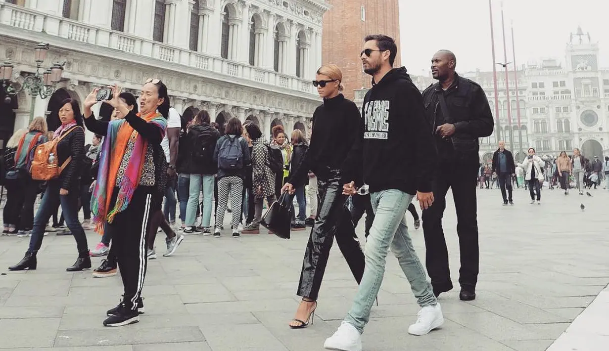 Dengan kehadirannya yang   semakin sedikit di Keeping Up with The Kardashians, Scott takut dirinya akan semakin bangkrut. (instagram/sofiarichie)