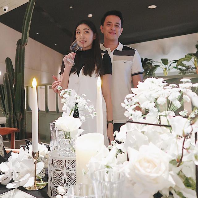 Resmi Lamaran, Ini 6 Momen Mesra Billy Davidson dan Kekasih