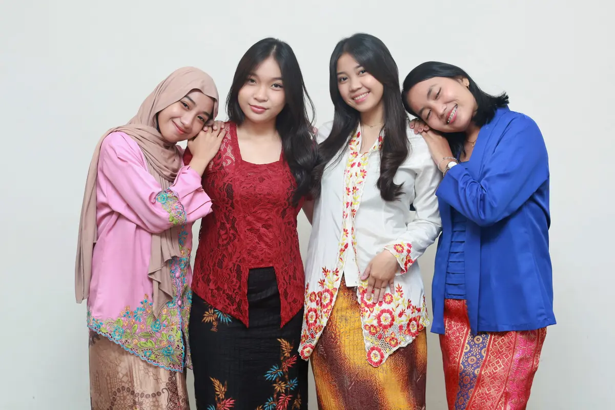 kebaya-kezo
