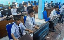 FOTO: Wajah Serius Siswa SD Ikuti Asesmen Nasional Berbasis Komputer