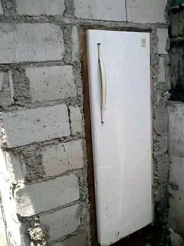 6 Potret Salah Pasang Pintu Kamar Mandi Ini Bikin Tepuk Jidat