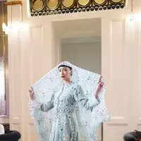 Intip koleksi batik Danar Hadi untuk mendapatkan inspirasi baju hari raya yang elegan, anggun, dan indah.  (Sumber: Batik Danar Hadi).