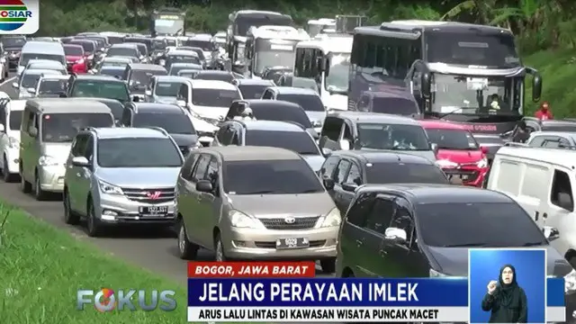 Jelang Imlek, Arah Puncak Dipadati Ribuan Kendaraan