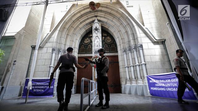 Jelang Ibadah Natal, Personel Gegana dan K9 Sterilkan Gereja Katedral