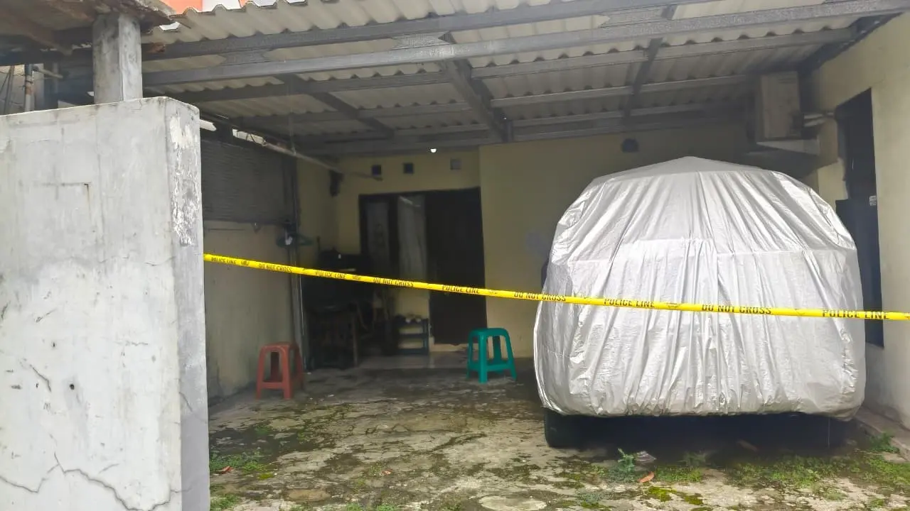 Lokasi penemuan seorang wanita berinisial I (49) yang ditemukan meninggal di rumahnya di Perumahan Pondok Pakulonan, Serpong Utara, Tangerang Selatan.