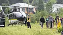 Helikopter itu digunakan untuk mengevakuasi 94 pekemah yang terjebak di perkemahan taman provinsi terdekat, kata Beaulieu. (Jacques Boissinot/The Canadian Press via AP)