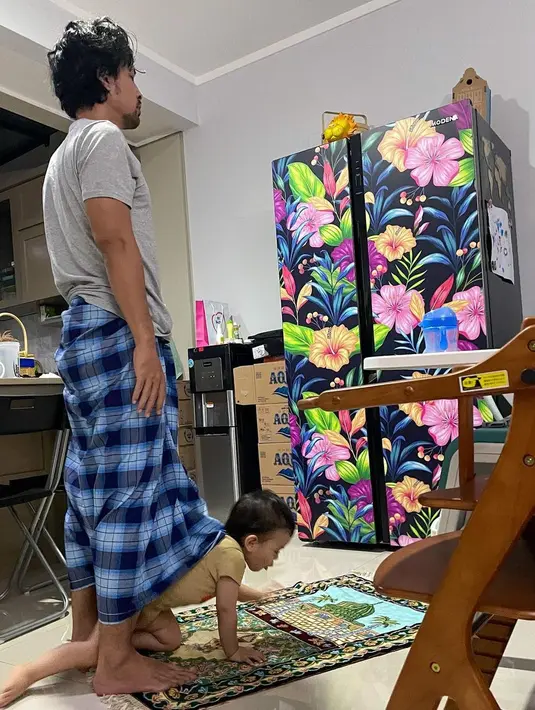 Edward Akbar Bersama Anak (Instagram/edward_akbar)