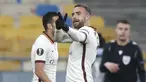 Striker AS Roma, Borja Mayoral melakukan selebrasi usai mencetak gol pertama timnya ke gawang Shakhtar Donetsk dalam laga leg kedua babak 16 besar Liga Europa 2020/2021 di Olimpiyskiy Stadium, Kiev, Kamis (18/3/2021). AS Roma menang 2-1 atas Shakhtar. (AP/Efrem Lukatsky)