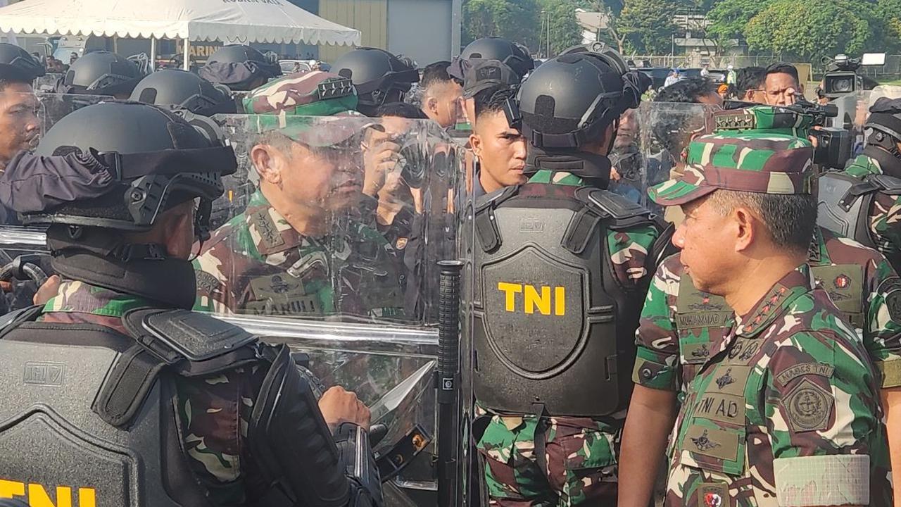 Hasan meminta para prajurit tetap mematuhi aturan dan menjaga netralitas.